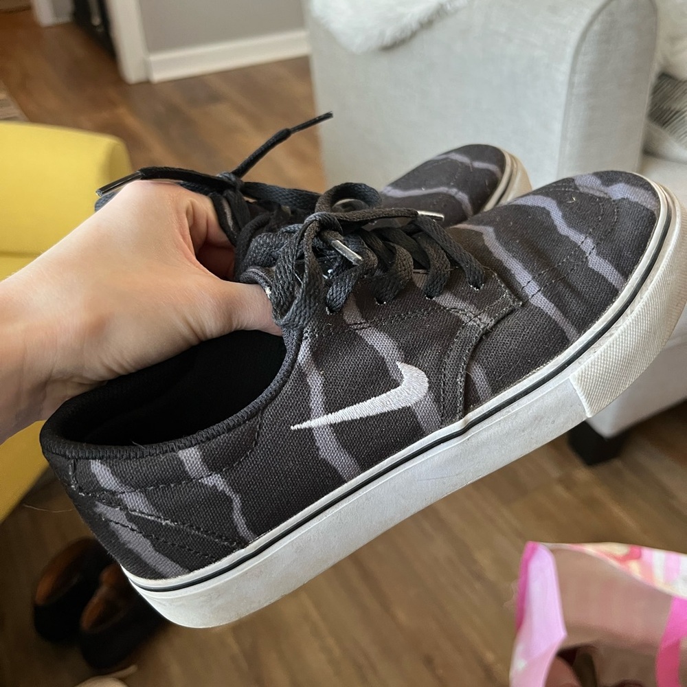 Nike Kids Black and Gray Sneakers